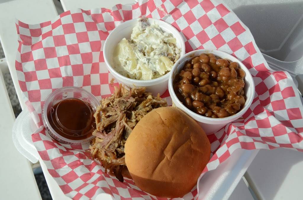 Dicks Drive In and BBQ | restaurant | 1515 E 9th St, Hopkinsville, KY 42240, USA | 2708867800 OR +1 270-886-7800