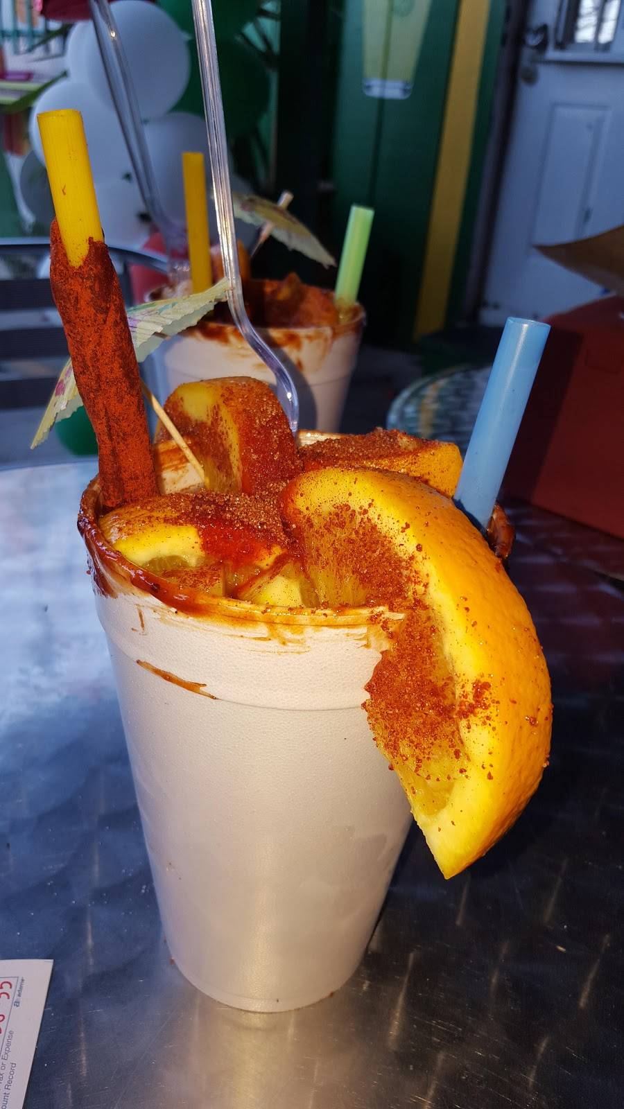 El Farolito Refresqueria and Snacks | restaurant | 2407 Commercial Ave, San Antonio, TX 78221, USA | 2106390081 OR +1 210-639-0081