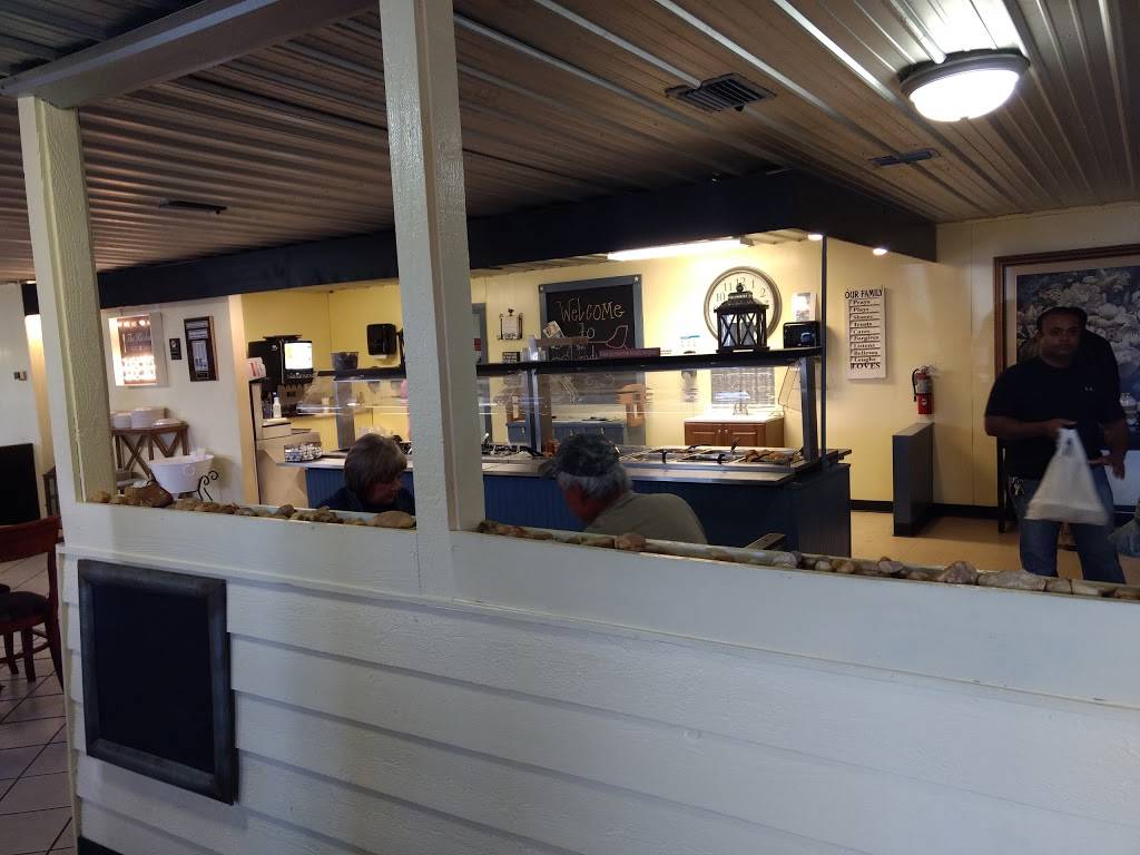 The Landing Family Restaurant | restaurant | 3445 US-90, Lake City, FL 32055, USA | 3862438077 OR +1 386-243-8077