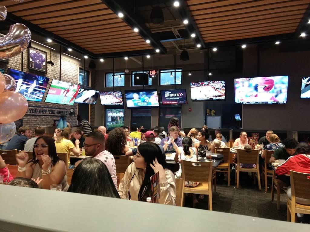 Buffalo Wild Wings | meal takeaway | 7004 International Dr, Orlando, FL 32819, USA | 4073516200 OR +1 407-351-6200