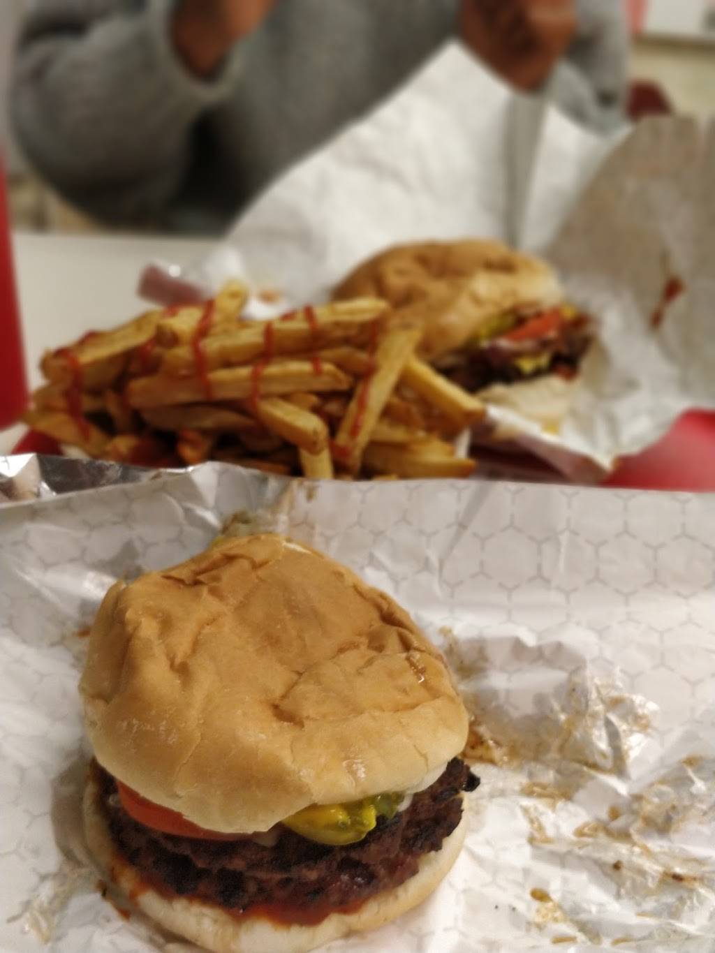 Jumbo Burgers | restaurant | 685 Runnymede Rd, Toronto, ON M6S 3A4, Canada | 4167636961 OR +1 416-763-6961