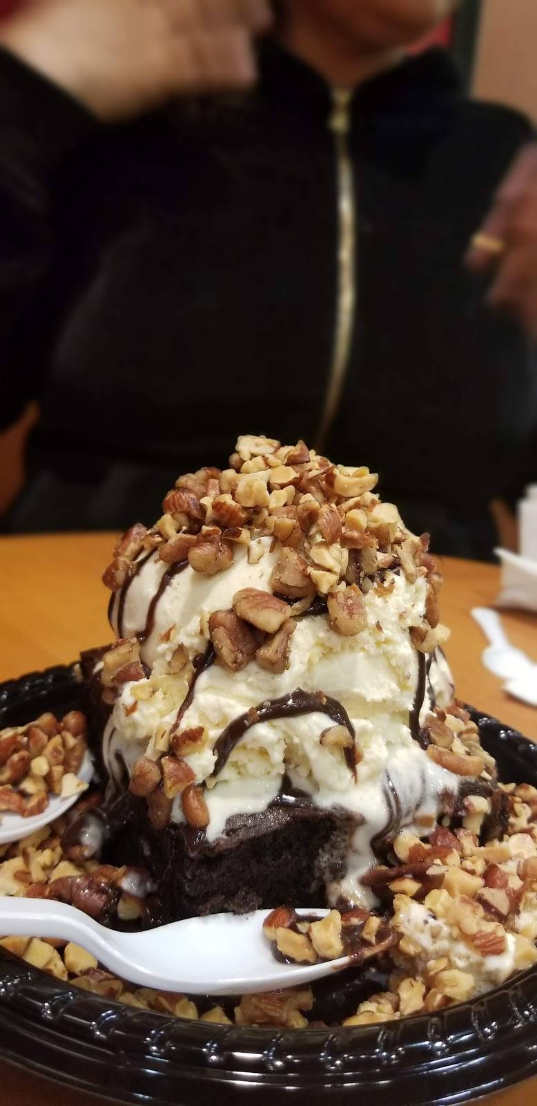 Cold Stone Creamery | bakery | 13027 Worldgate Dr, Herndon, VA 20170, USA | 7034816501 OR +1 703-481-6501