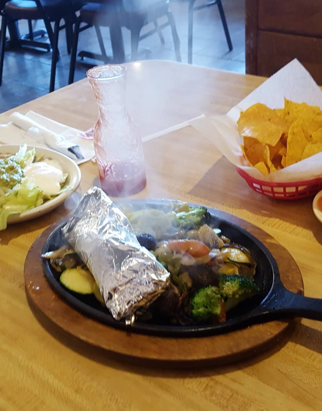 Tequilas Mexican Restaurant | restaurant | 1616 W Main St, Carmi, IL 62821, USA | 6183844037 OR +1 618-384-4037