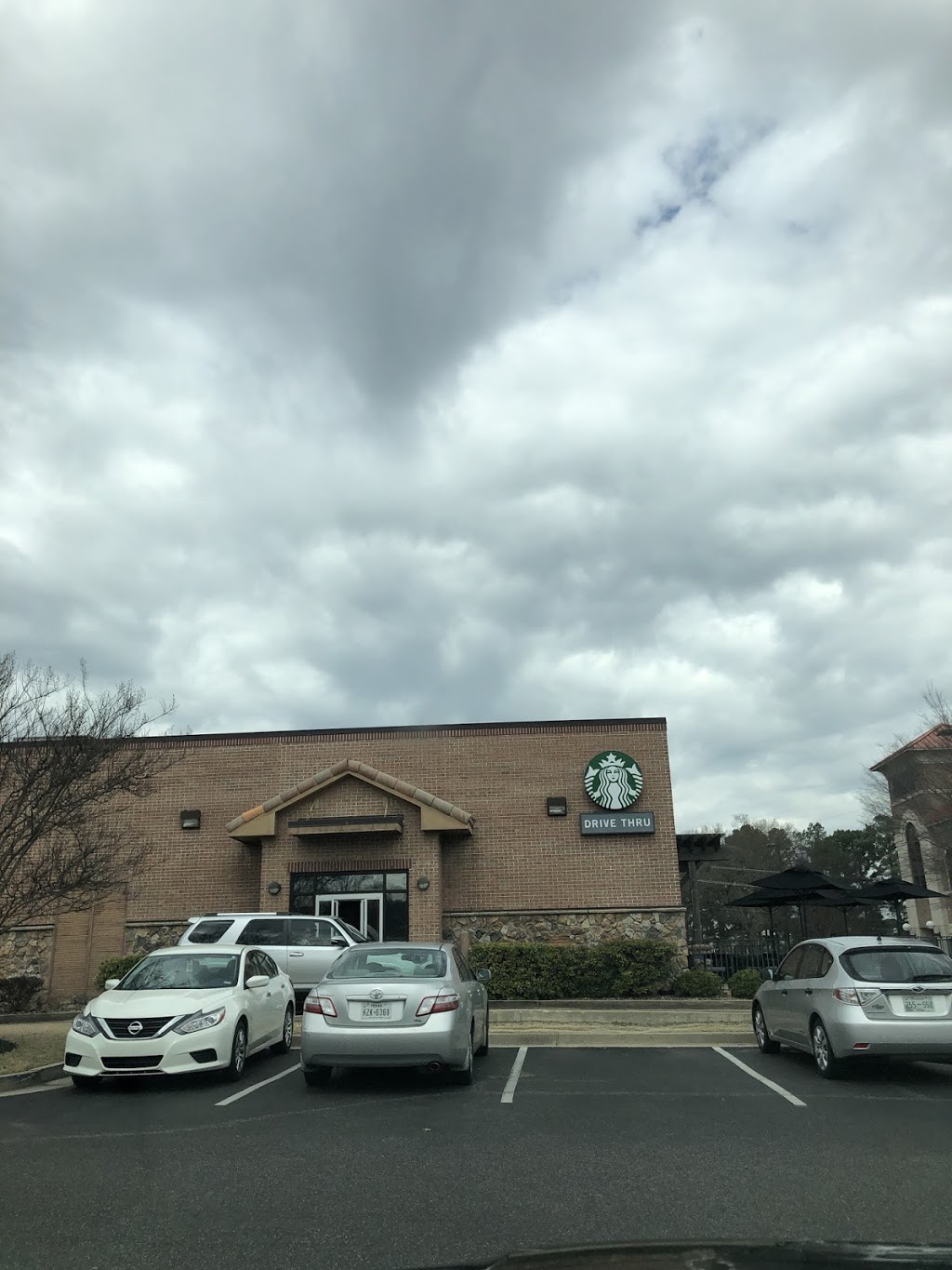 Starbucks | cafe | 5679 Poplar Ave #103, Memphis, TN 38119, USA | 9017613602 OR +1 901-761-3602