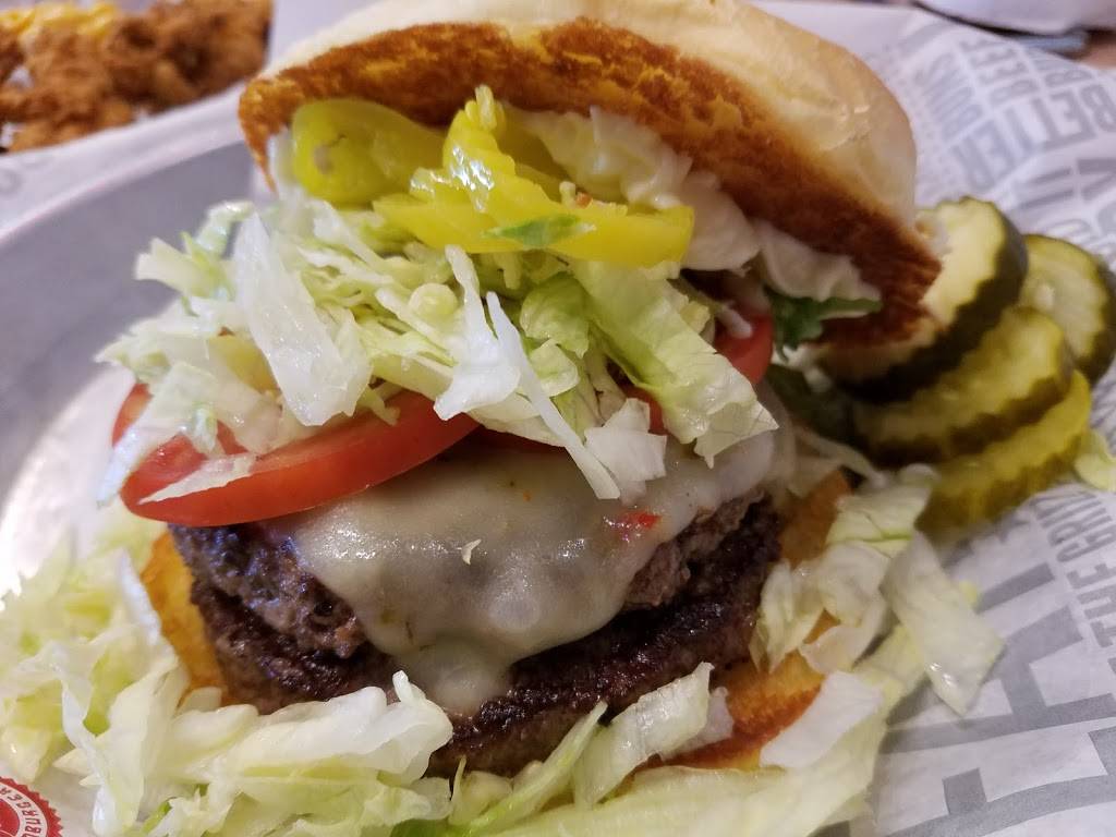 Fuddruckers | restaurant | 300 Town Center Rd, Matteson, IL 60443, USA | 7087477763 OR +1 708-747-7763