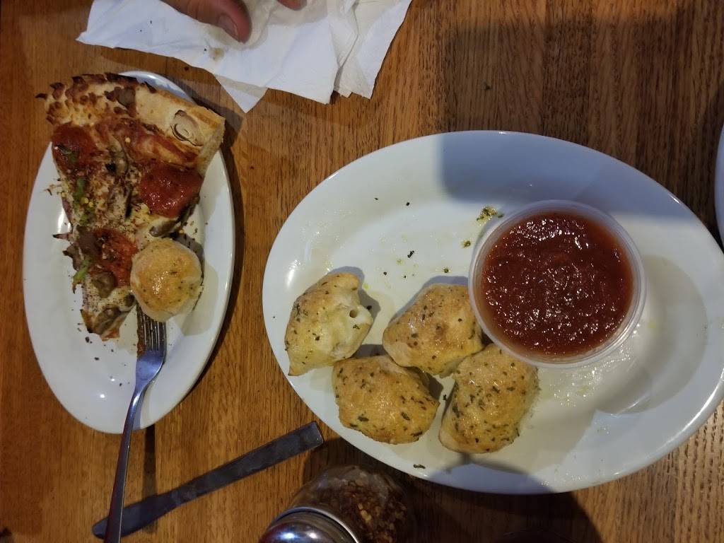 Pizza Hut | restaurant | 2020 Texoma Pkwy, Sherman, TX 75090, USA | 9038920303 OR +1 903-892-0303