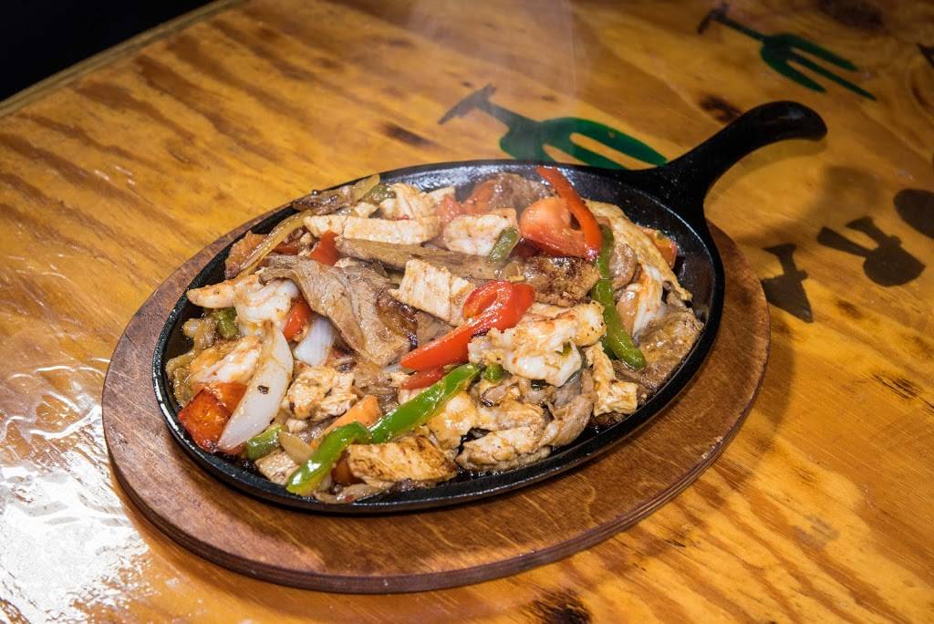 Los Reyes Market and Restaurant Collinsville | restaurant | 69 W Main St, Collinsville, AL 35961, USA | 2565242298 OR +1 256-524-2298