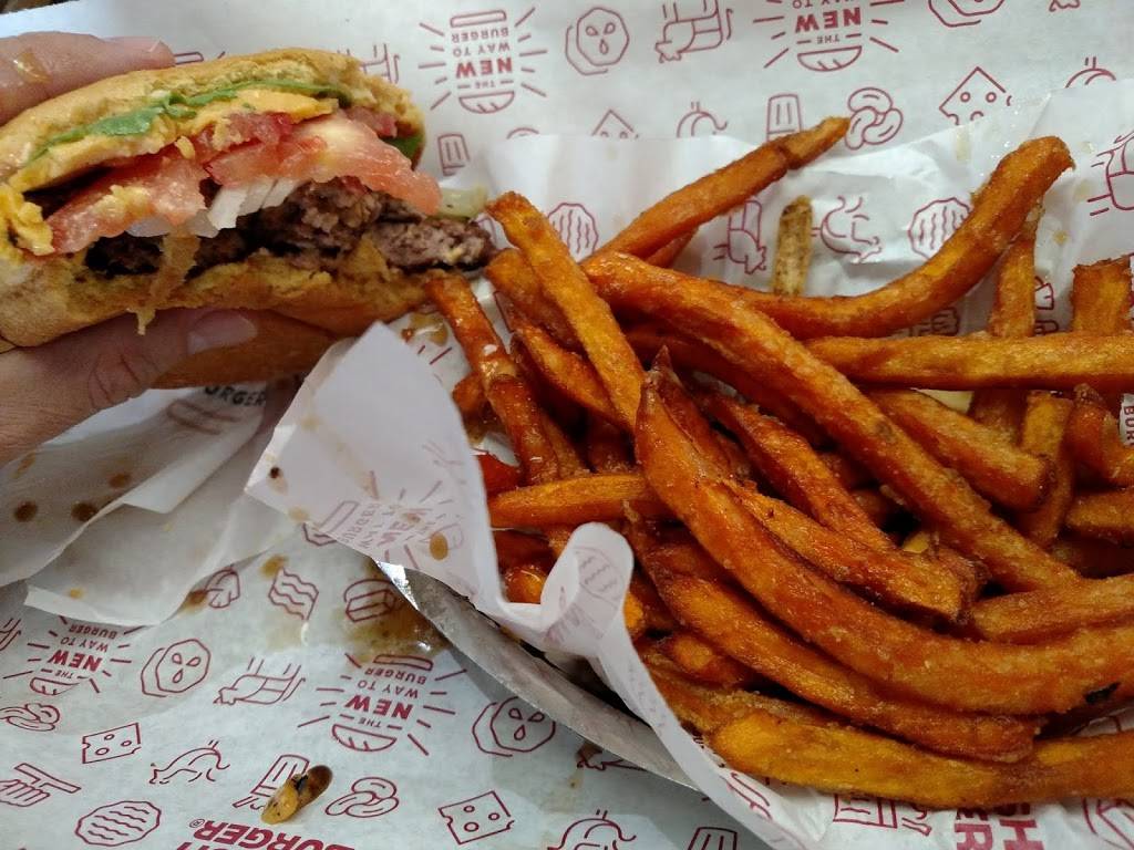 Smashburger | restaurant | 3737 Murphy Canyon Rd, San Diego, CA 92123, USA | 8582566565 OR +1 858-256-6565