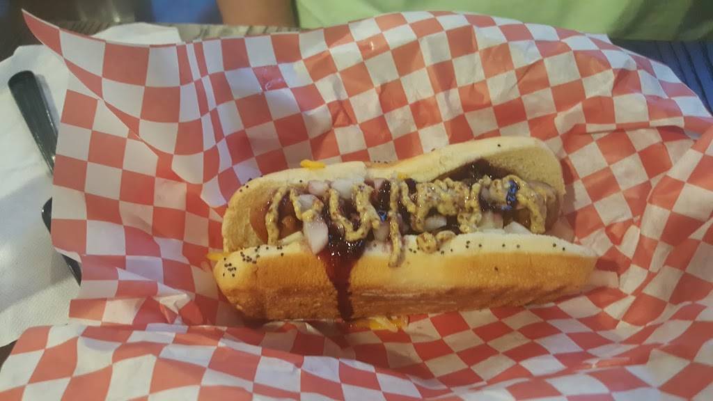 Doggone’s | restaurant | 3301 W Armitage Ave, Chicago, IL 60647, USA | 7739047713 OR +1 773-904-7713