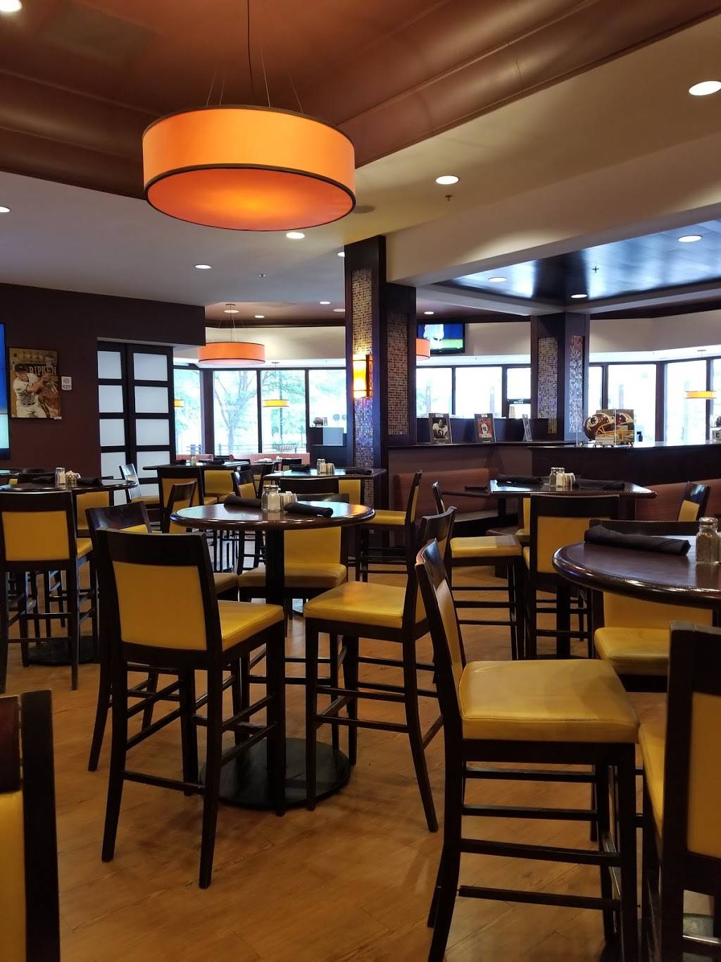 T-Millers Sports Bar & Grill | restaurant | 500 E Broad St, Richmond, VA 23219, USA | 8046482255 OR +1 804-648-2255