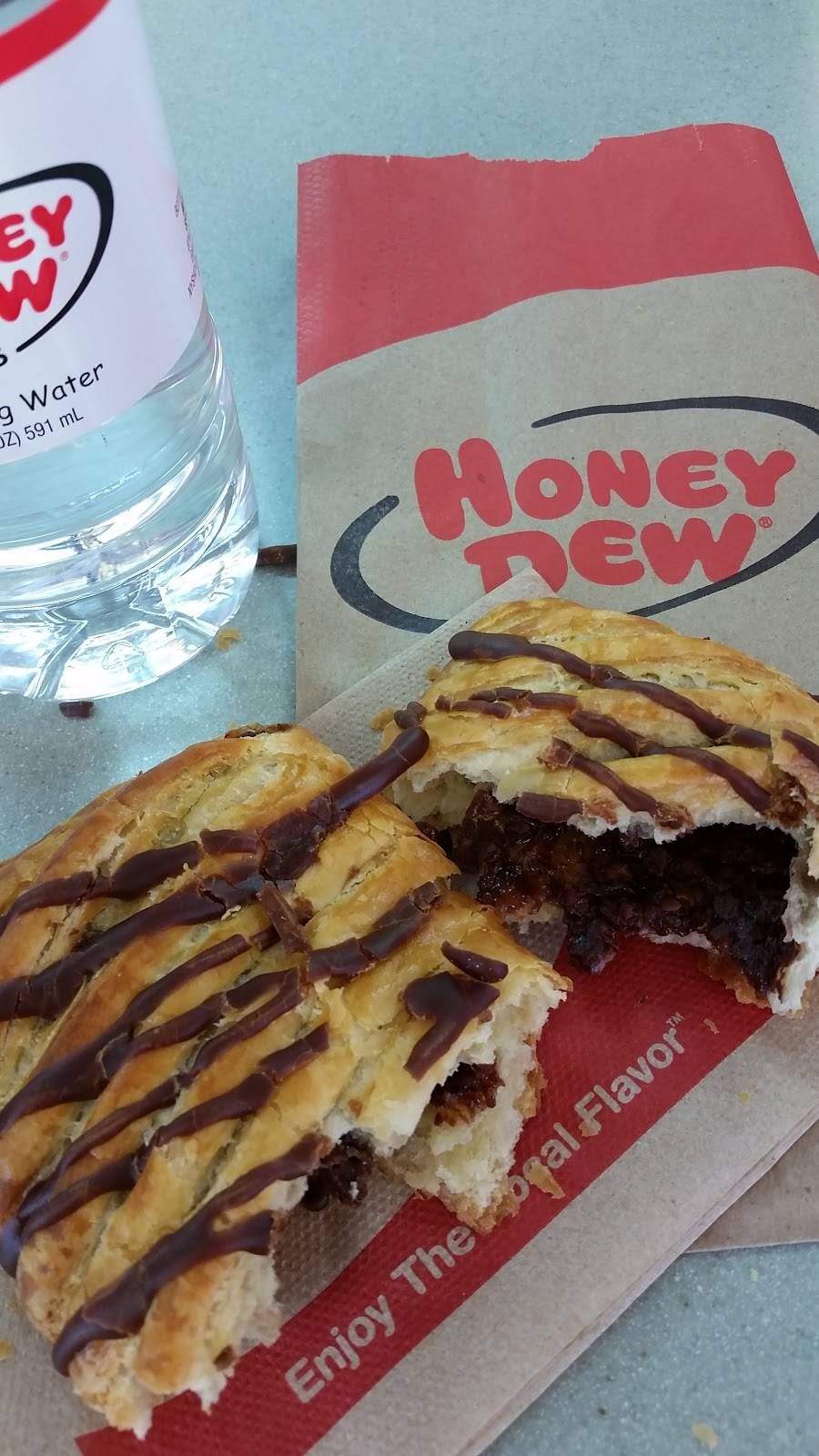 Honey Dew Donuts | bakery | 471 NH-11, Farmington, NH 03835, USA | 6037553233 OR +1 603-755-3233