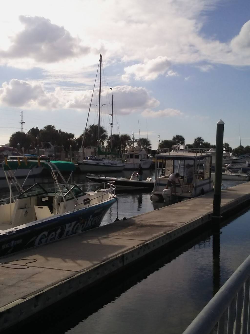 Port Hudson Marina LLC | restaurant | Crab Trap Court, Hudson, FL 34667, USA | 7278691840 OR +1 727-869-1840