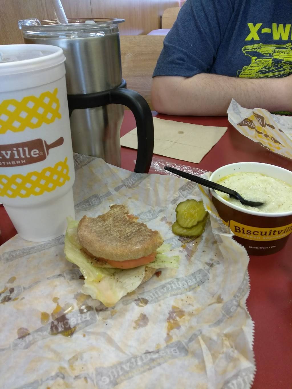Biscuitville | cafe | 4764 S Amherst Hwy, Madison Heights, VA 24572, USA | 4345280507 OR +1 434-528-0507