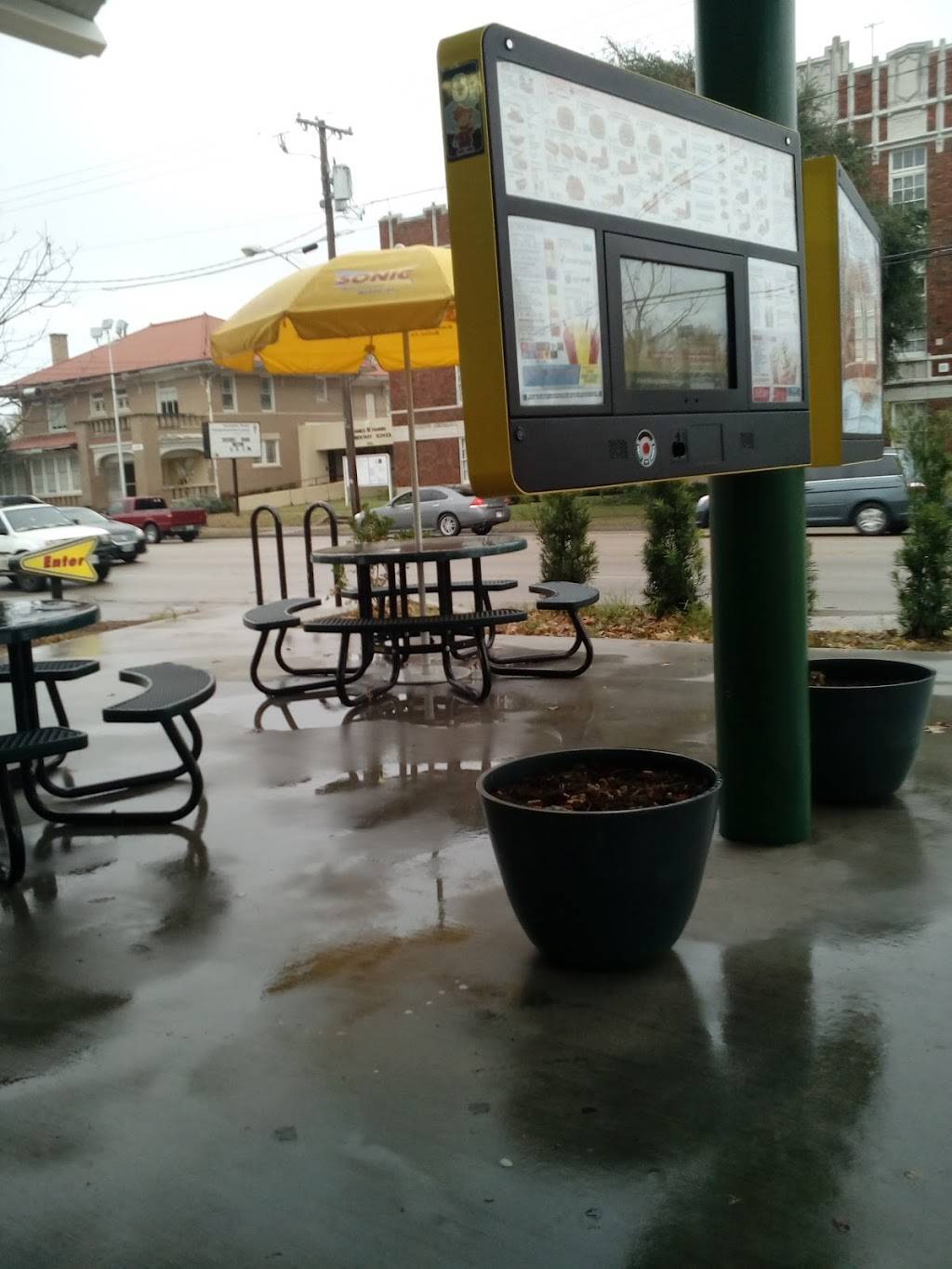 Sonic Drive-In | restaurant | 4801 Ross Ave, Dallas, TX 75204, USA | 4697782433 OR +1 469-778-2433