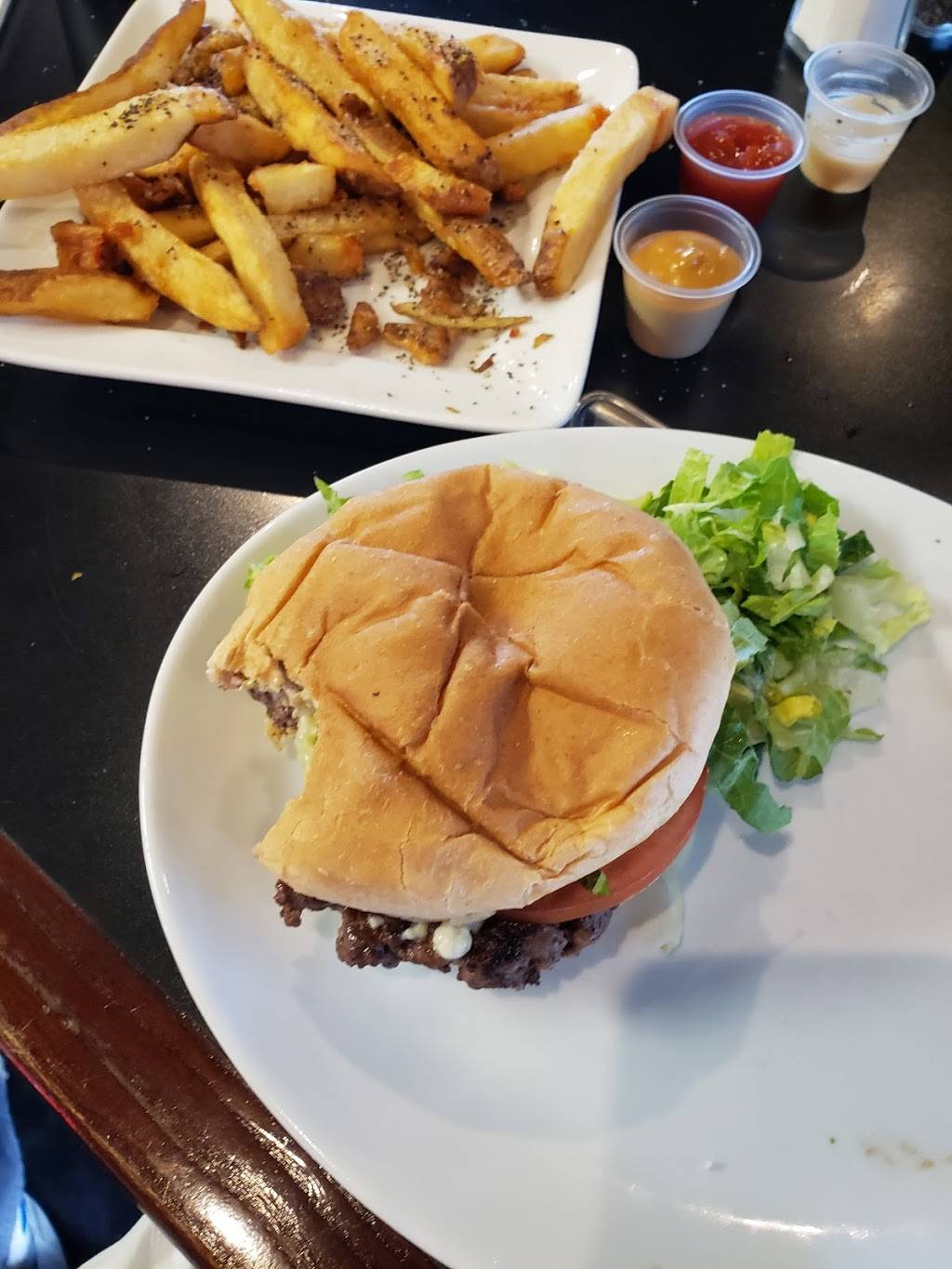 Fizz Burgers & Bottles | restaurant | 7718 E 37th St N, Wichita, KS 67226, USA | 3162602888 OR +1 316-260-2888