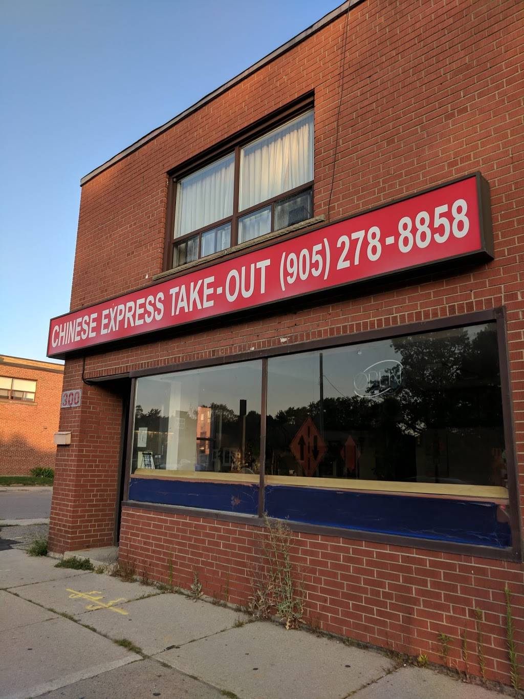 Chinese Express Takeout | restaurant | 300 Lakeshore Rd W, Mississauga, ON L5H 1G5, Canada | 9052788858 OR +1 905-278-8858