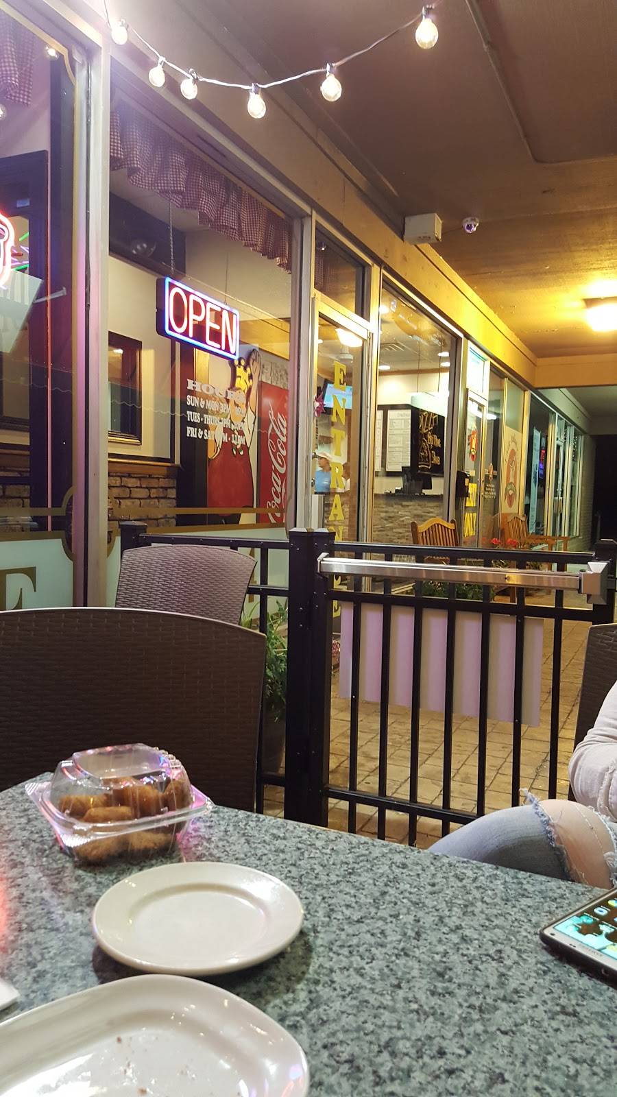 Little Italian Pizza | restaurant | 373 E Bailey Rd, Naperville, IL 60565, USA | 6309838200 OR +1 630-983-8200