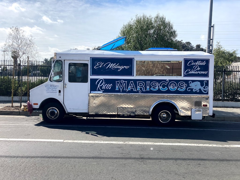 El Milagro St - Sea Food Truck | restaurant | 212 N Ave 19, Los Angeles, CA 90031, USA | 3234235566 OR +1 323-423-5566