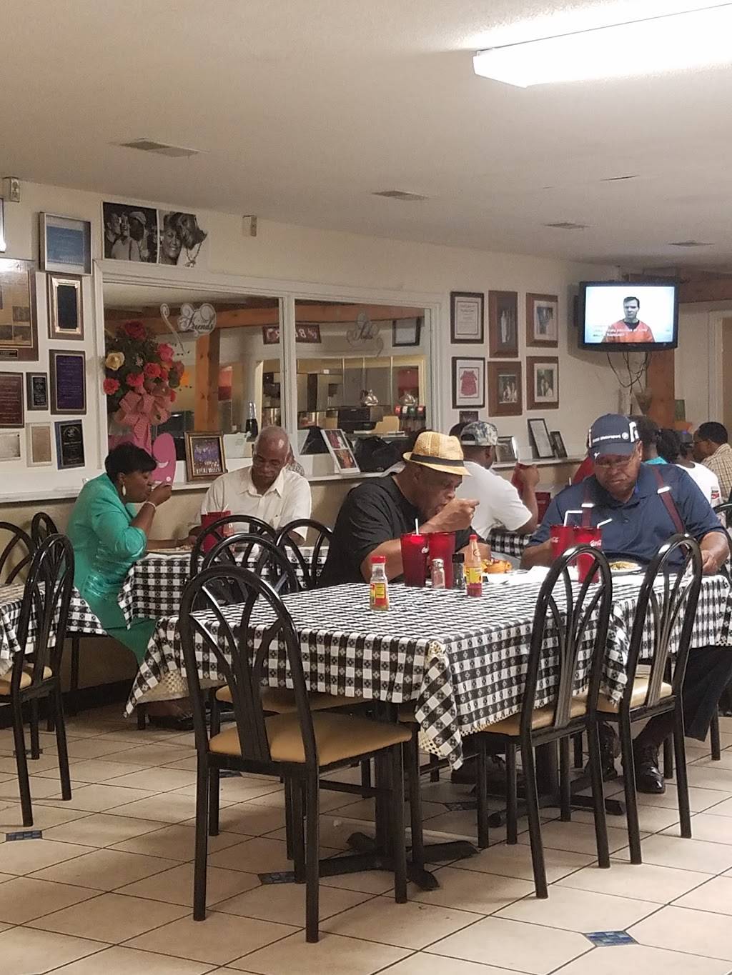 Annie’s Home Cooking | restaurant | 200 N Memphis St, Holly Springs, MS 38635, USA | 6622524222 OR +1 662-252-4222