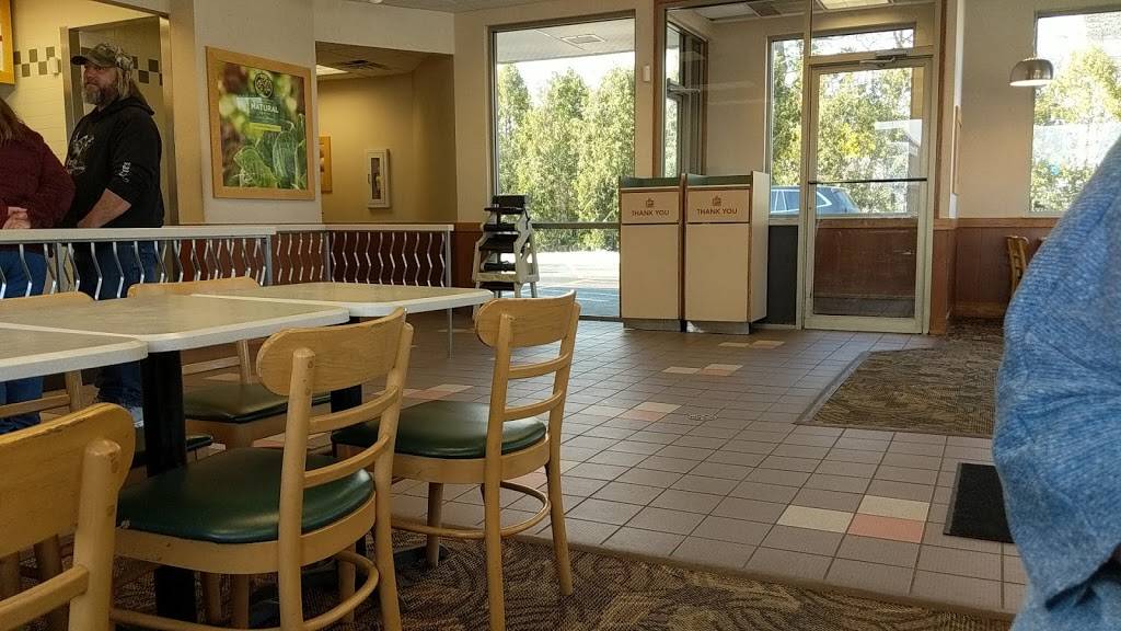 Wendys | restaurant | 110 Pearl St, Essex Junction, VT 05452, USA | 8028729099 OR +1 802-872-9099