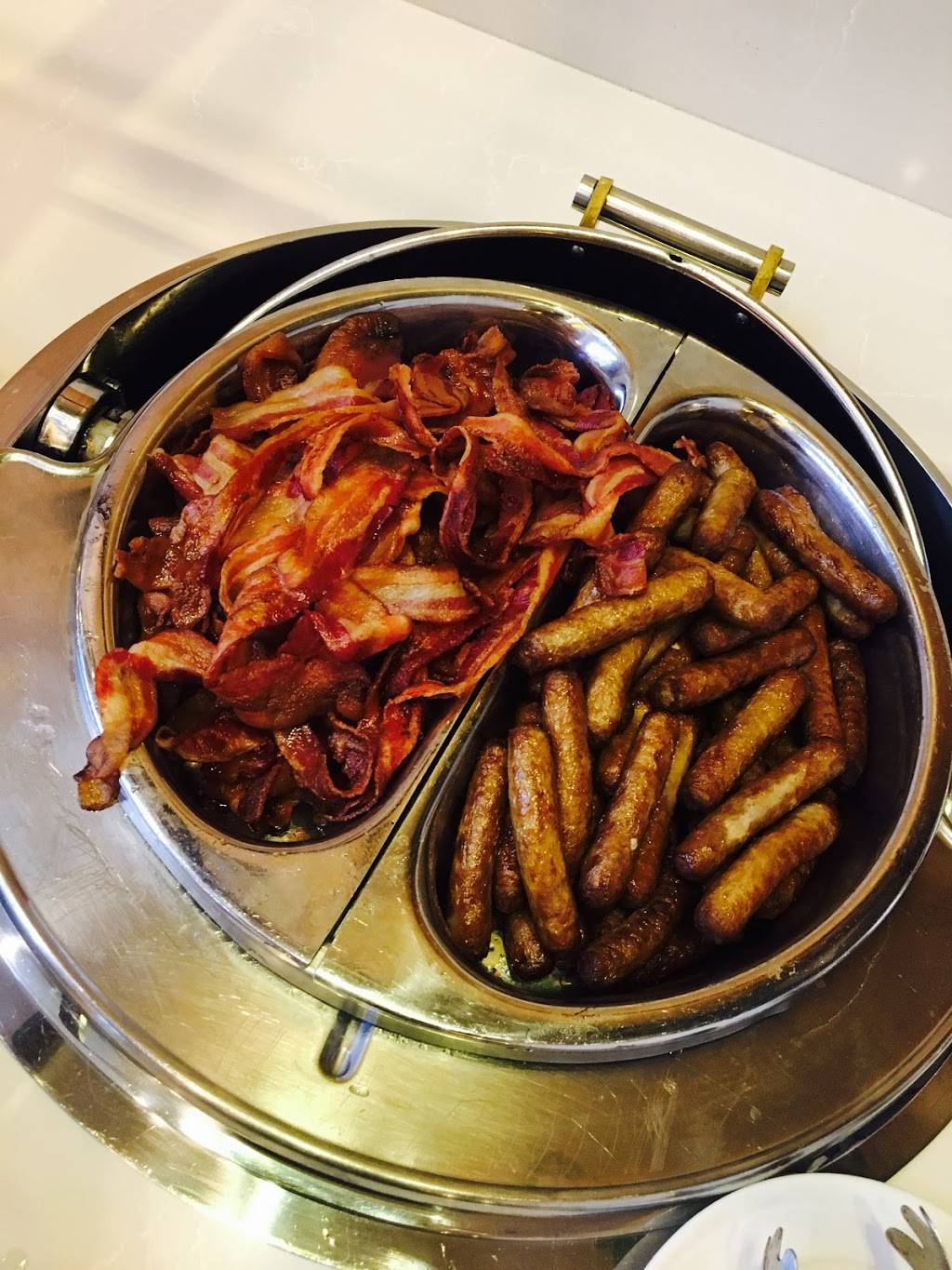 Regatta Bar & Grille | restaurant | 1113 6th Ave, Seattle, WA 98101, USA | 2064641980 OR +1 206-464-1980