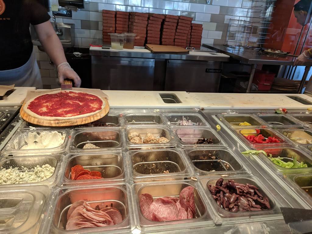 Blaze Pizza | meal takeaway | 260 N University Ave, Farmington, UT 84025, USA | 8015150780 OR +1 801-515-0780