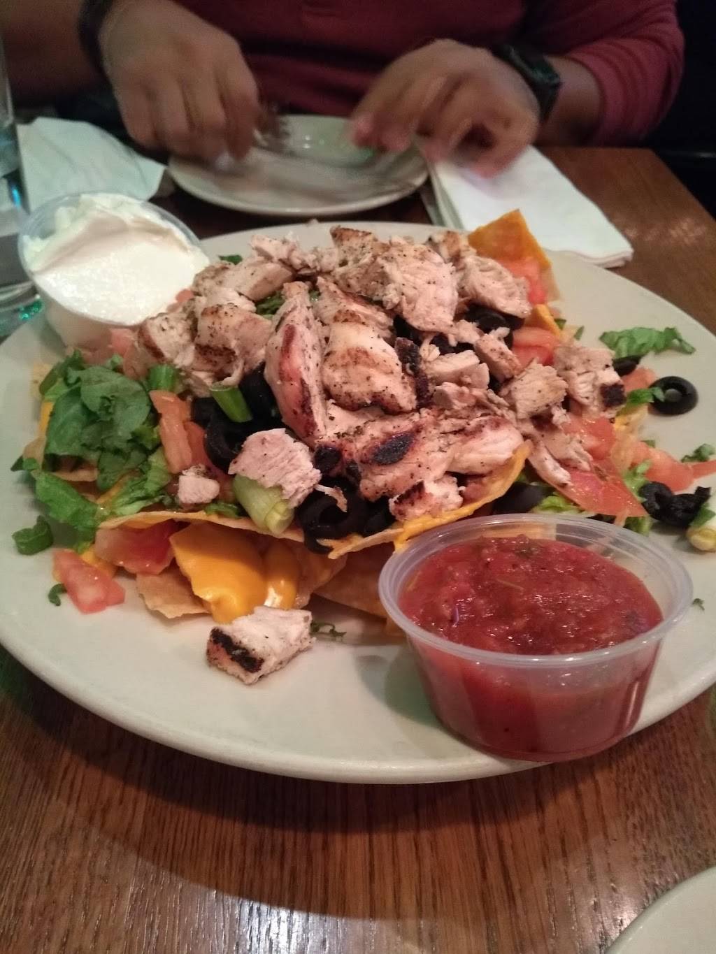 Hawkeyes Bar & Grill | restaurant | 1458 W Taylor St, Chicago, IL 60607, USA | 3122263951 OR +1 312-226-3951