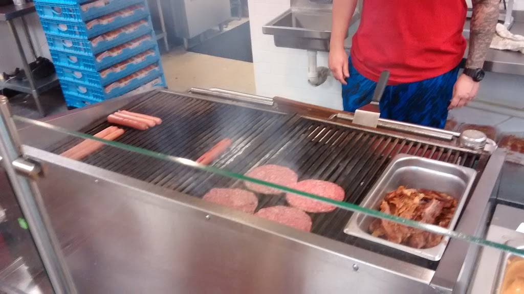 Matts Red Hots | restaurant | 18911 S Tamiami Trail #24, Fort Myers, FL 33908, USA | 2397918036 OR +1 239-791-8036