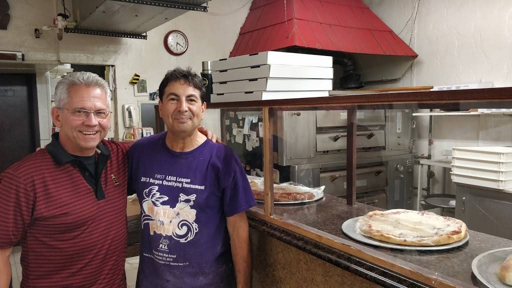 Ralphos Pizza | restaurant | 794 Broad Ave, Ridgefield, NJ 07657, USA | 2019453031 OR +1 201-945-3031