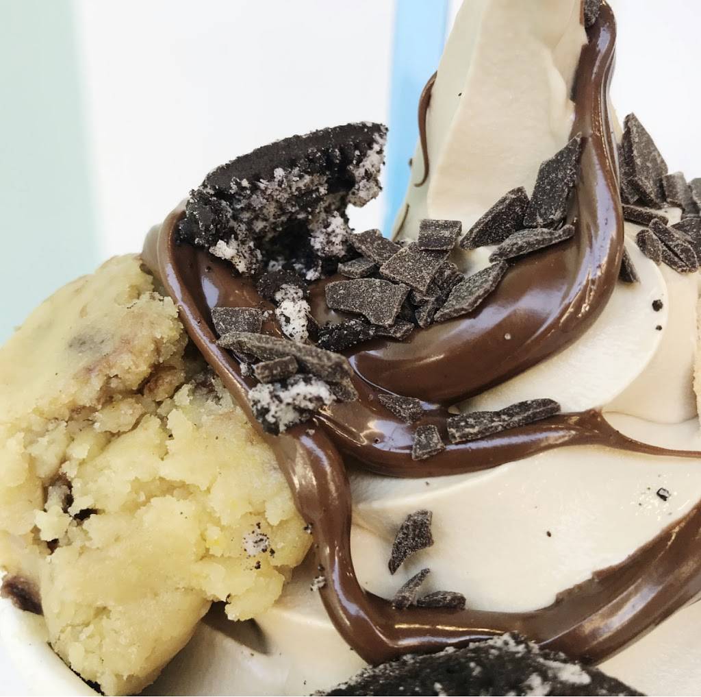 Yogurtini Plaza | restaurant | 4853 Main St, Kansas City, MO 64112, USA | 8165312201 OR +1 816-531-2201