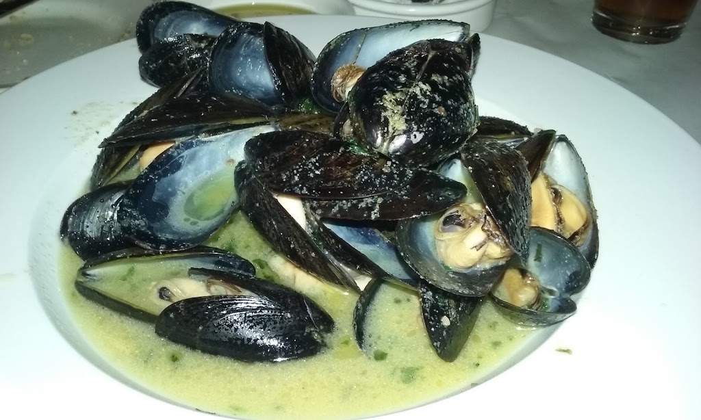 Scannicchios | restaurant | 2500 S Broad St, Philadelphia, PA 19145, USA | 2154683900 OR +1 215-468-3900