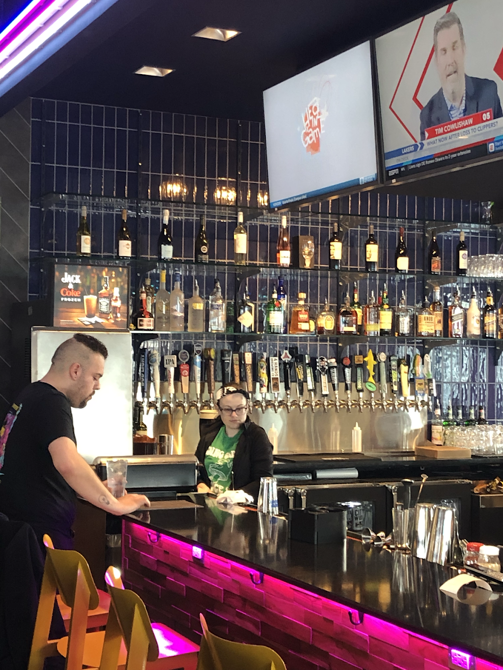 Mellow Mushroom | restaurant | 4716 Mid Rivers Mall Dr, Cottleville, MO 63376, USA | 6364776001 OR +1 636-477-6001