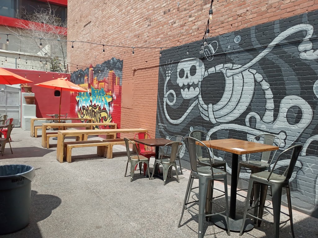 Red Door Brewing Company | restaurant | 509 Central Ave SW, Albuquerque, NM 87102, USA | 5056336675 OR +1 505-633-6675