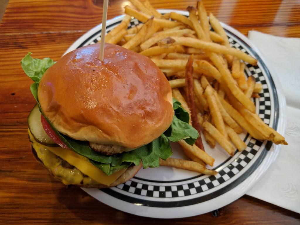 The StopAlong | restaurant | 1812 N Milwaukee Ave, Chicago, IL 60647, USA | 7733944694 OR +1 773-394-4694