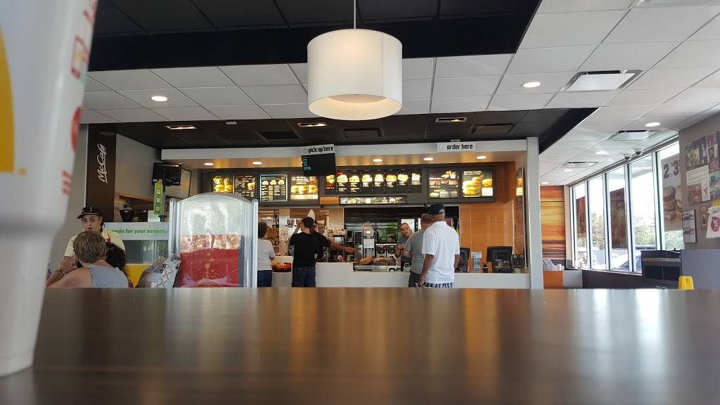 McDonalds | cafe | 5875 20th St, Vero Beach, FL 32966, USA | 7725692230 OR +1 772-569-2230