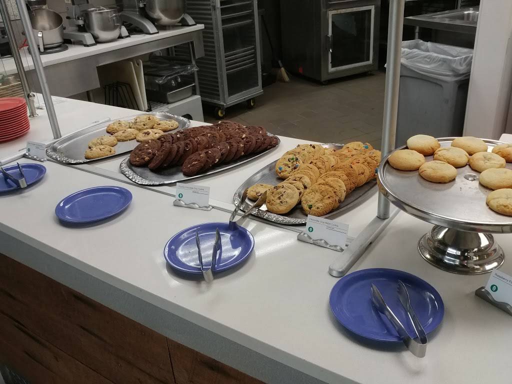 The Oaks Dining Center | restaurant | 705 Ridge St, Bowling Green, OH 43403, USA | 4193722771 OR +1 419-372-2771