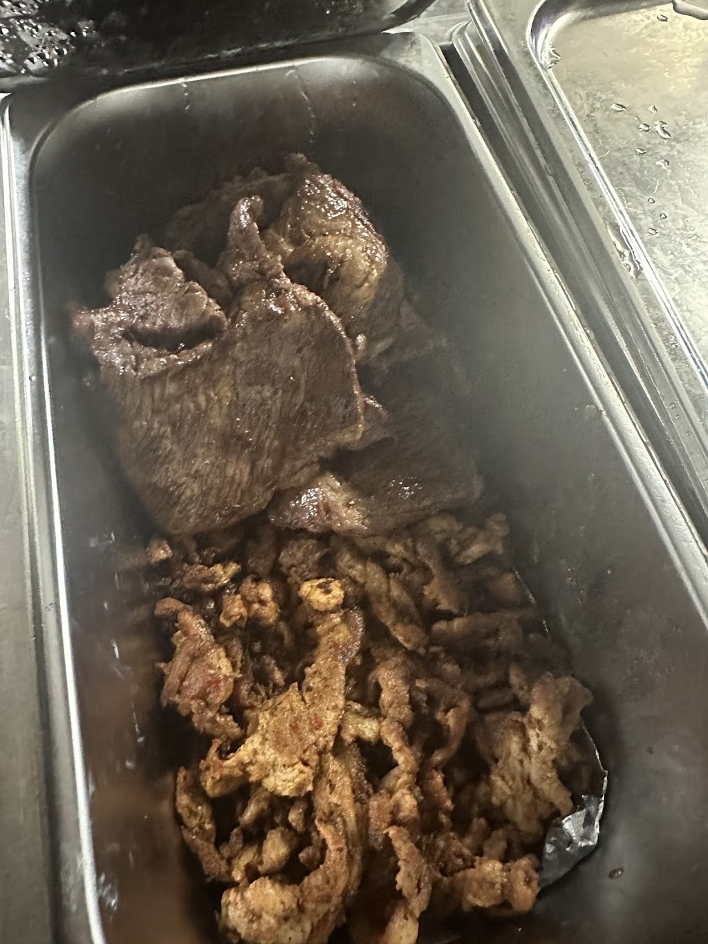 Visalia street tacos el fugutivo | restaurant | 1001 N Court St, Visalia, CA 93291, USA | 4159198728 OR +1 415-919-8728