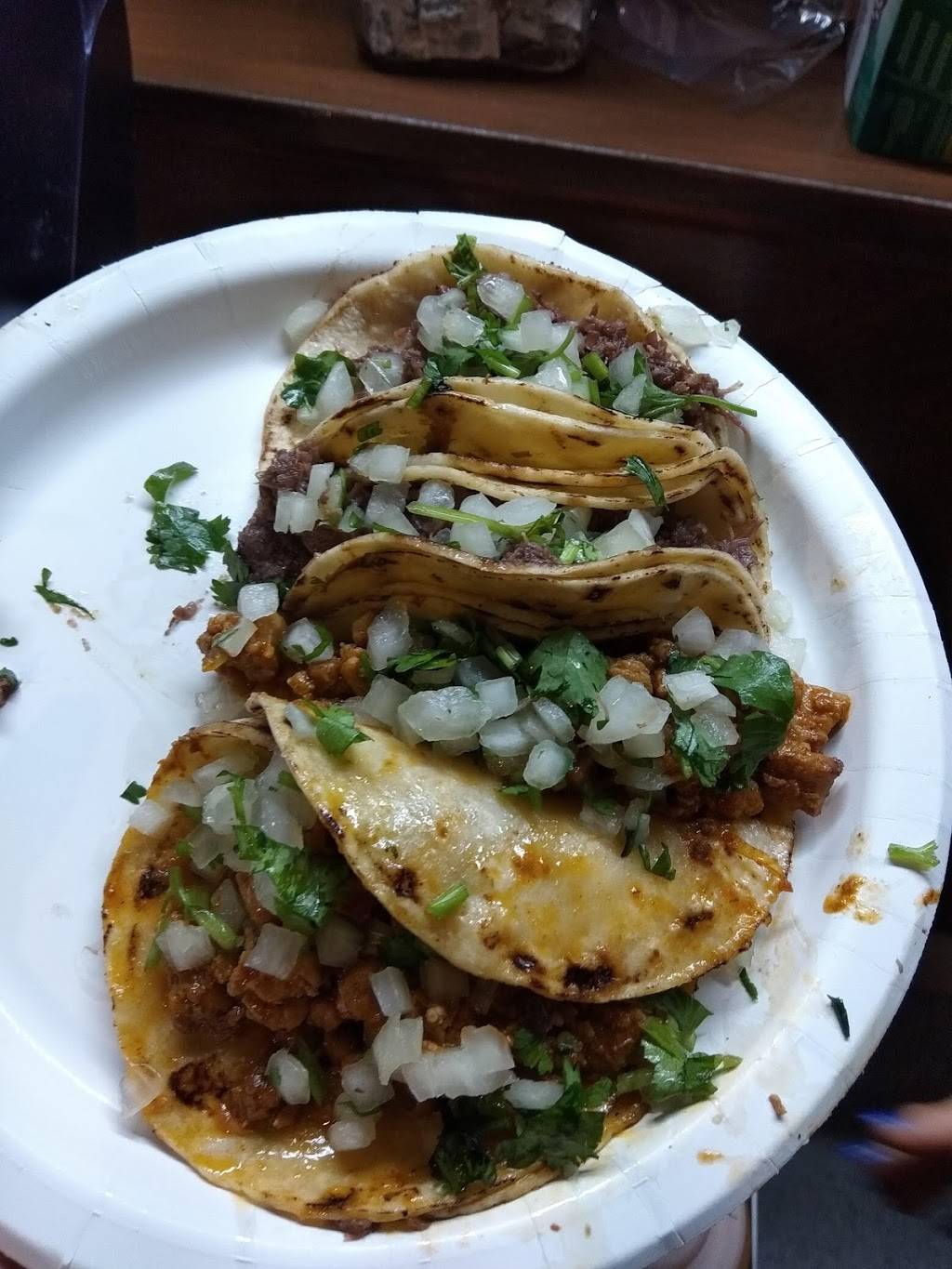 Tacos El Pariente Y Mariscos | restaurant | 100 Williams Rd, Salinas, CA 93905, USA | 8314243711 OR +1 831-424-3711