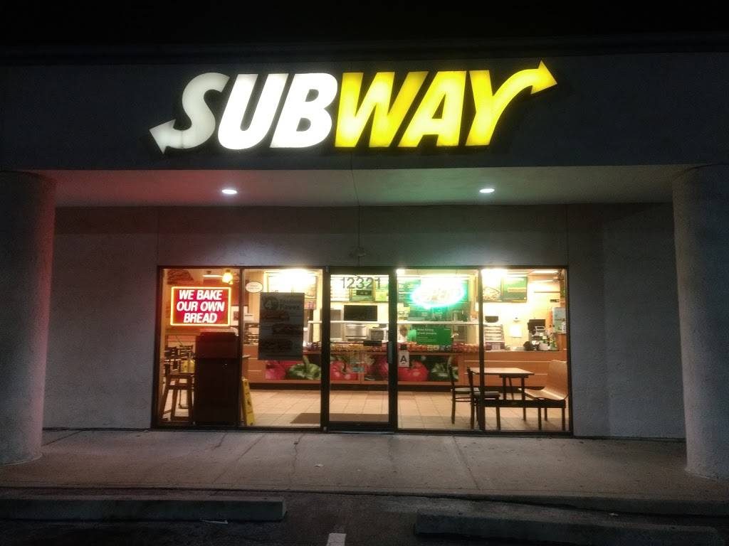 Subway | restaurant | 12321 Olive Blvd, Creve Coeur, MO 63141, USA | 3145147827 OR +1 314-514-7827
