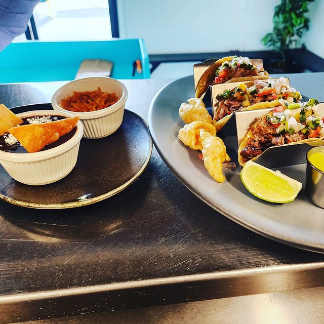 Julians Restaurant | restaurant | 3210 Pacheco Blvd, Martinez, CA 94553, USA | 9253706379 OR +1 925-370-6379