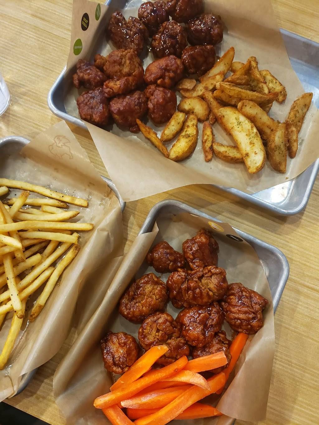 Buffalo Wild Wings | meal takeaway | 1301 N Collins St Suite 101, Arlington, TX 76011, USA | 8178602999 OR +1 817-860-2999