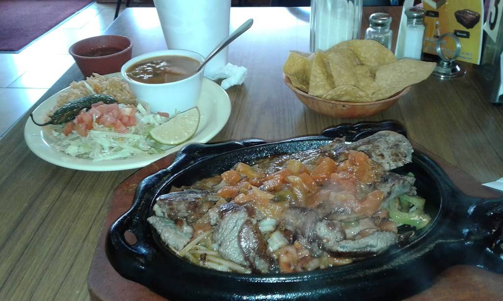 Mi parrillada | restaurant | 5902 S Flores St, San Antonio, TX 78214, USA | 2109221858 OR +1 210-922-1858