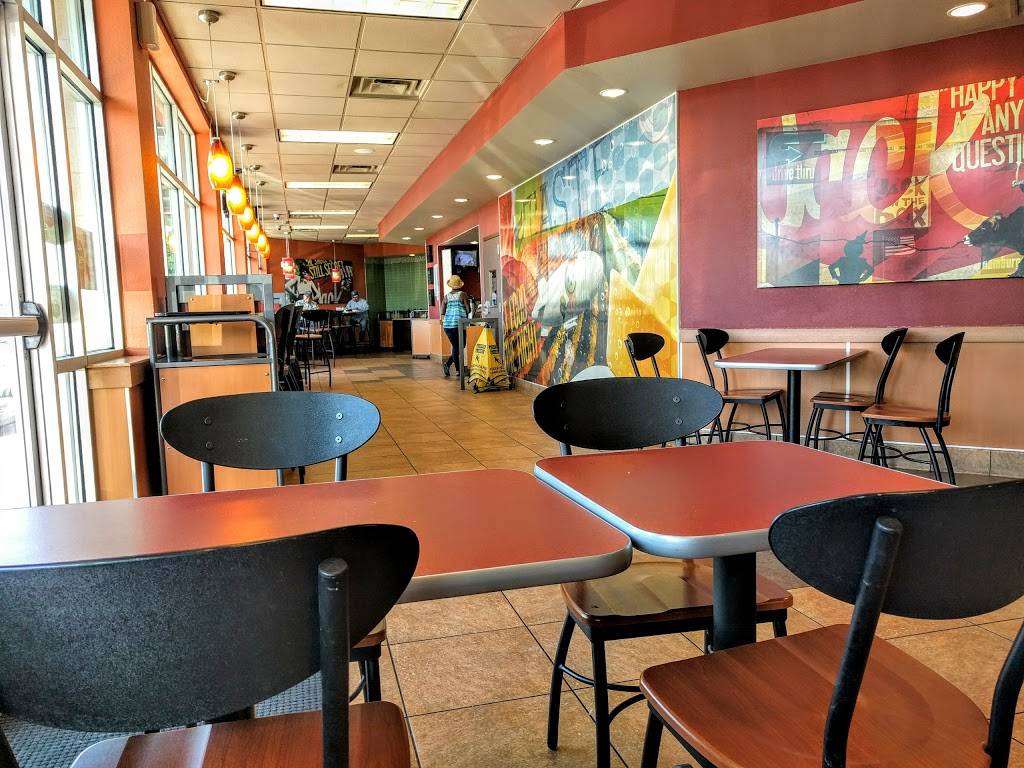 Jack in the Box | restaurant | 5336 Philip Ave, Dallas, TX 75223, USA | 2148232144 OR +1 214-823-2144