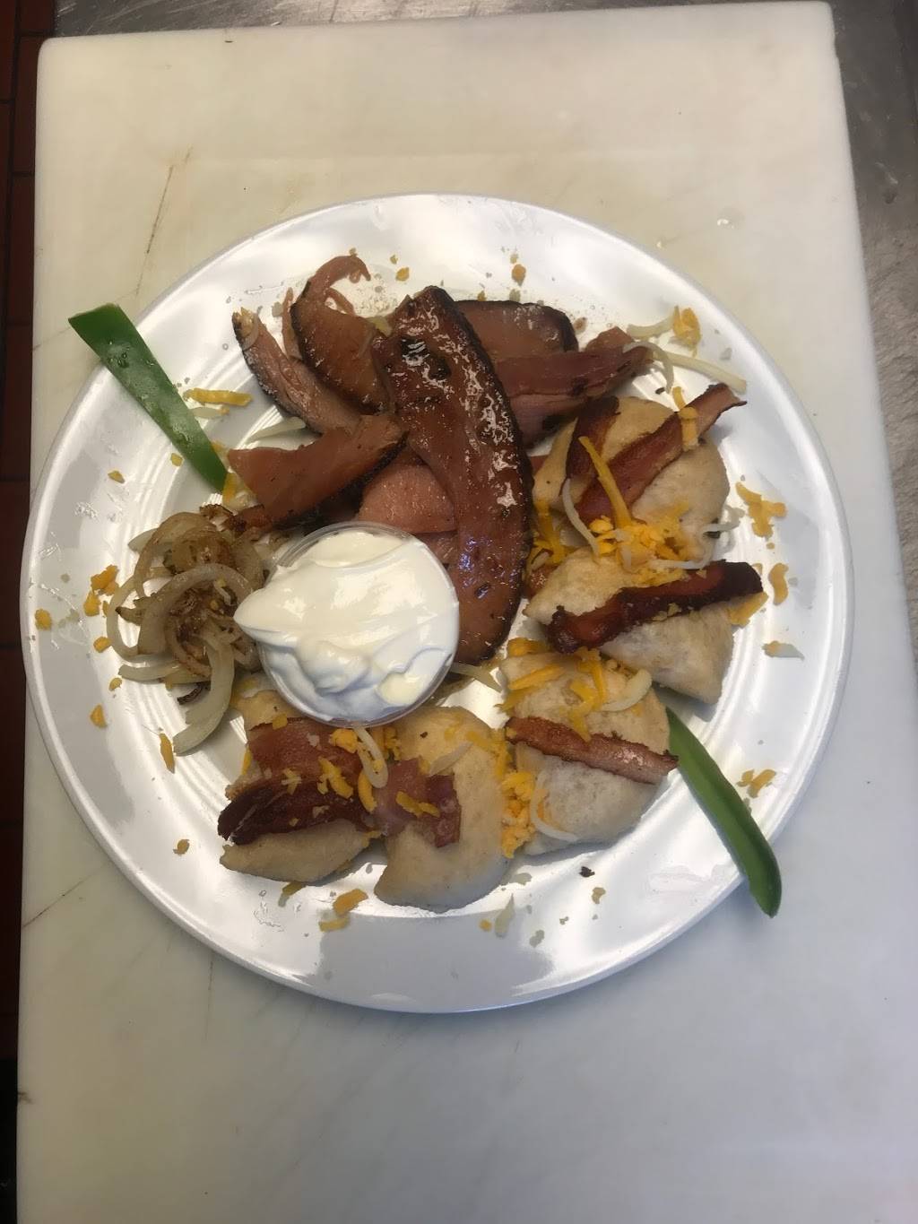 Lions Head Tavern | restaurant | 7880 Wyandotte St E, Windsor, ON N8S 1S9, Canada | 5199454773 OR +1 519-945-4773