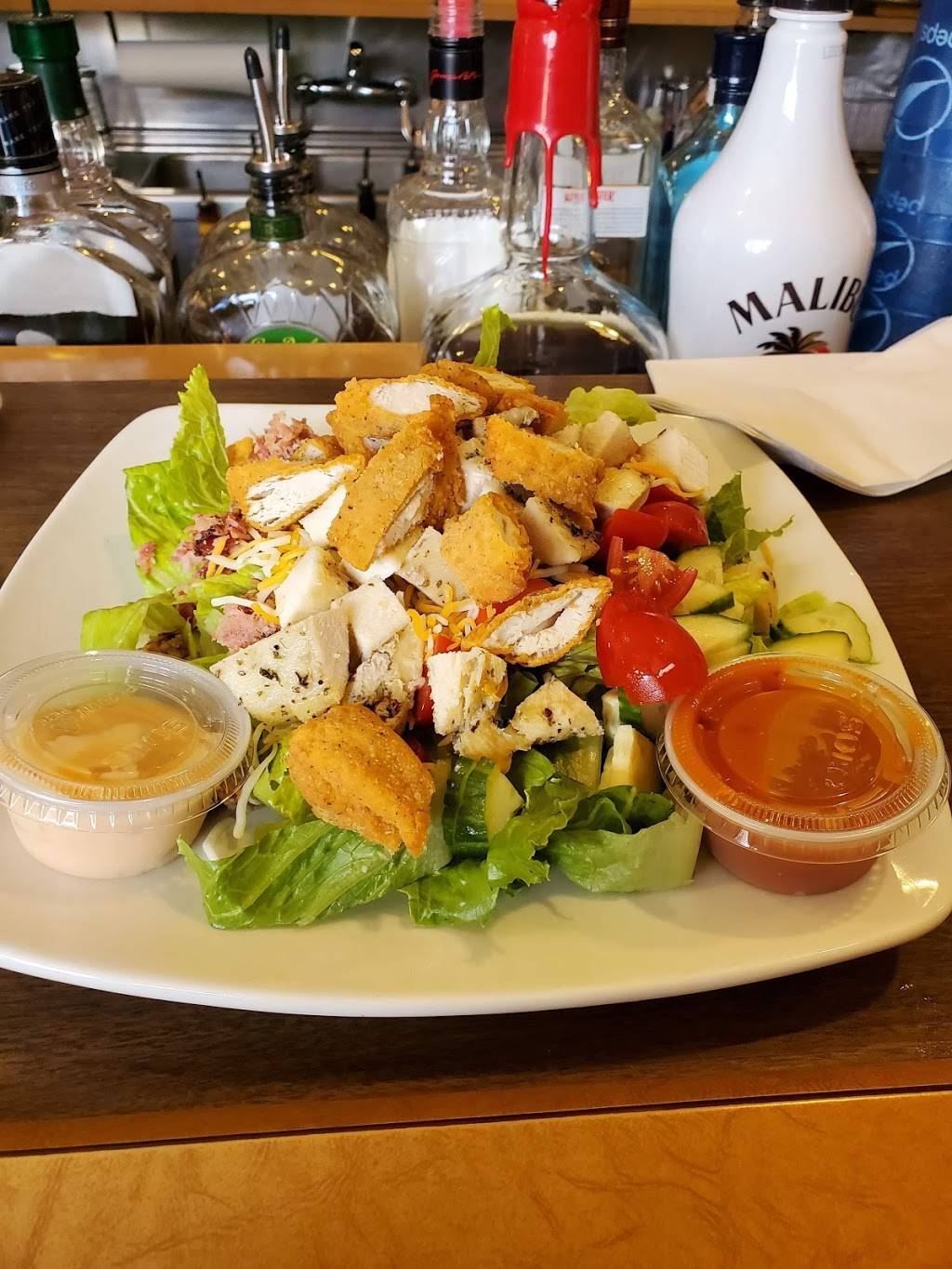 Montags Pub and Grill | restaurant | 1821 Main St, Cross Plains, WI 53528, USA | 6084130333 OR +1 608-413-0333