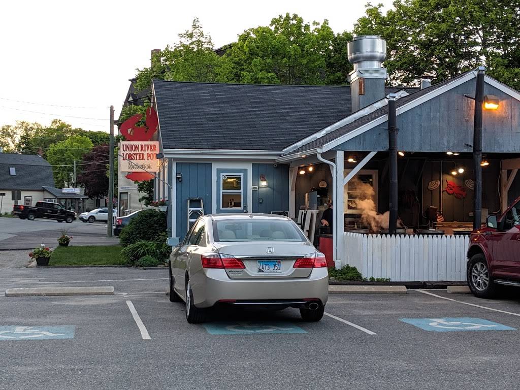 Union River Lobster Pot | restaurant | 8 South St, Ellsworth, ME 04605, USA | 2076675077 OR +1 207-667-5077