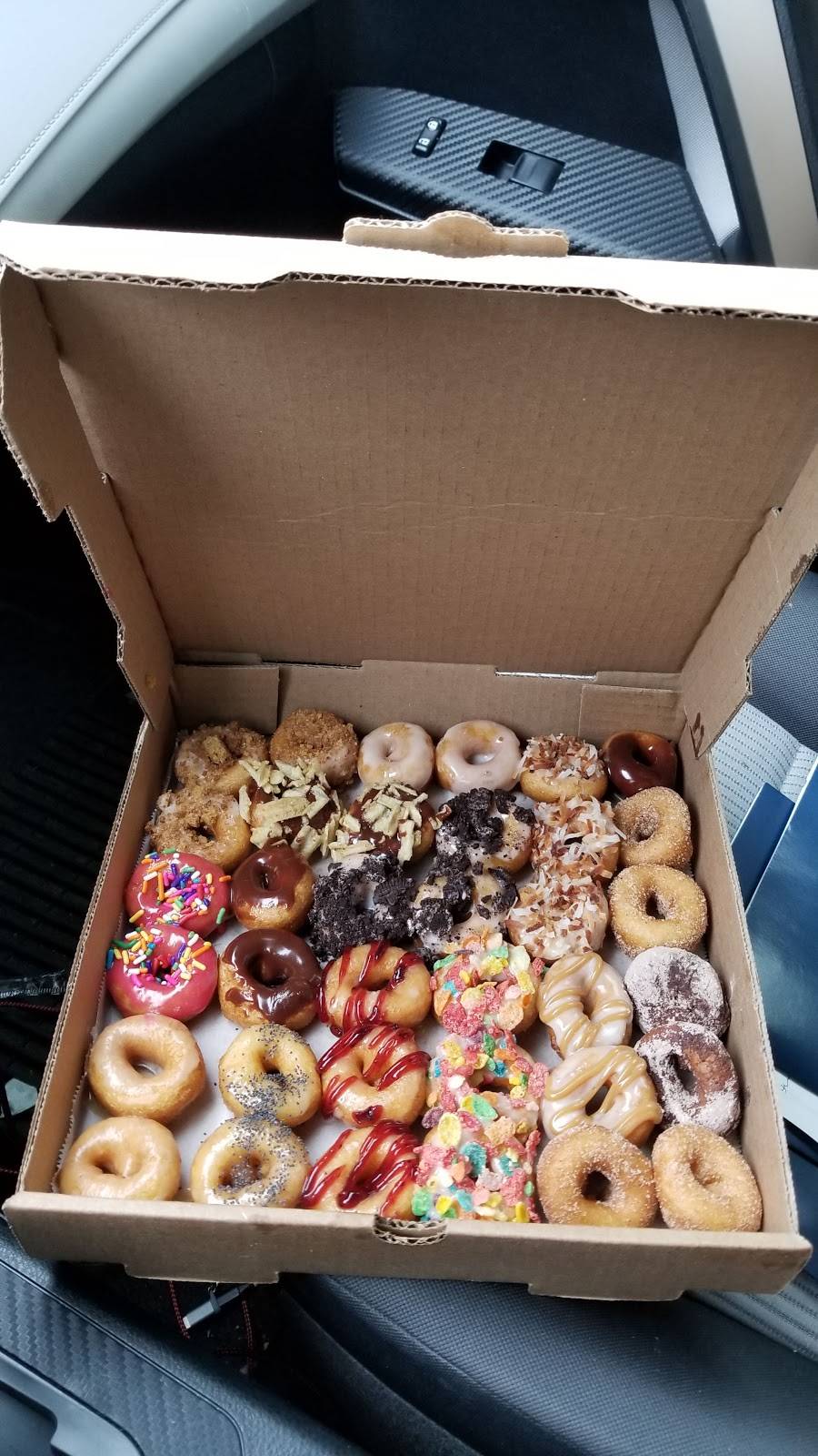 Hole & Corner Donuts | restaurant | 315 Chestnut St, Berea, KY 40403, USA | 8597566447 OR +1 859-756-6447