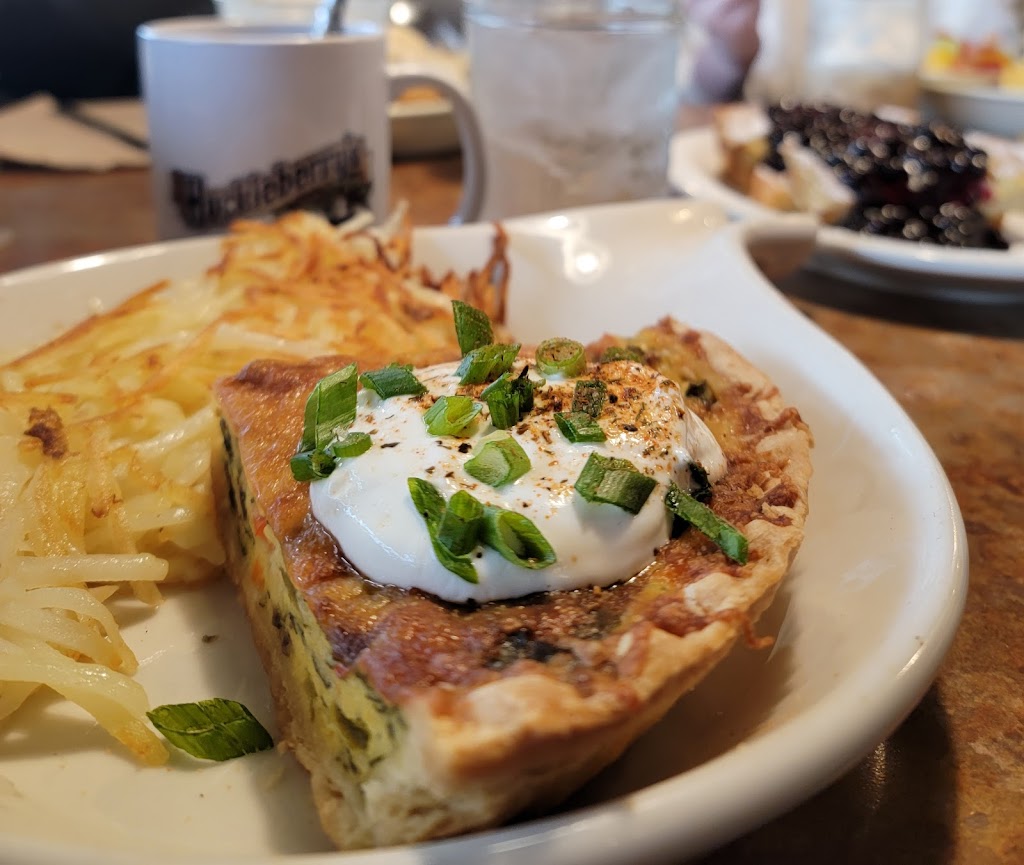 Huckleberrys Breakfast & Lunch | restaurant | 1321 W 11th St, Tracy, CA 95376, USA | 2098324675 OR +1 209-832-4675