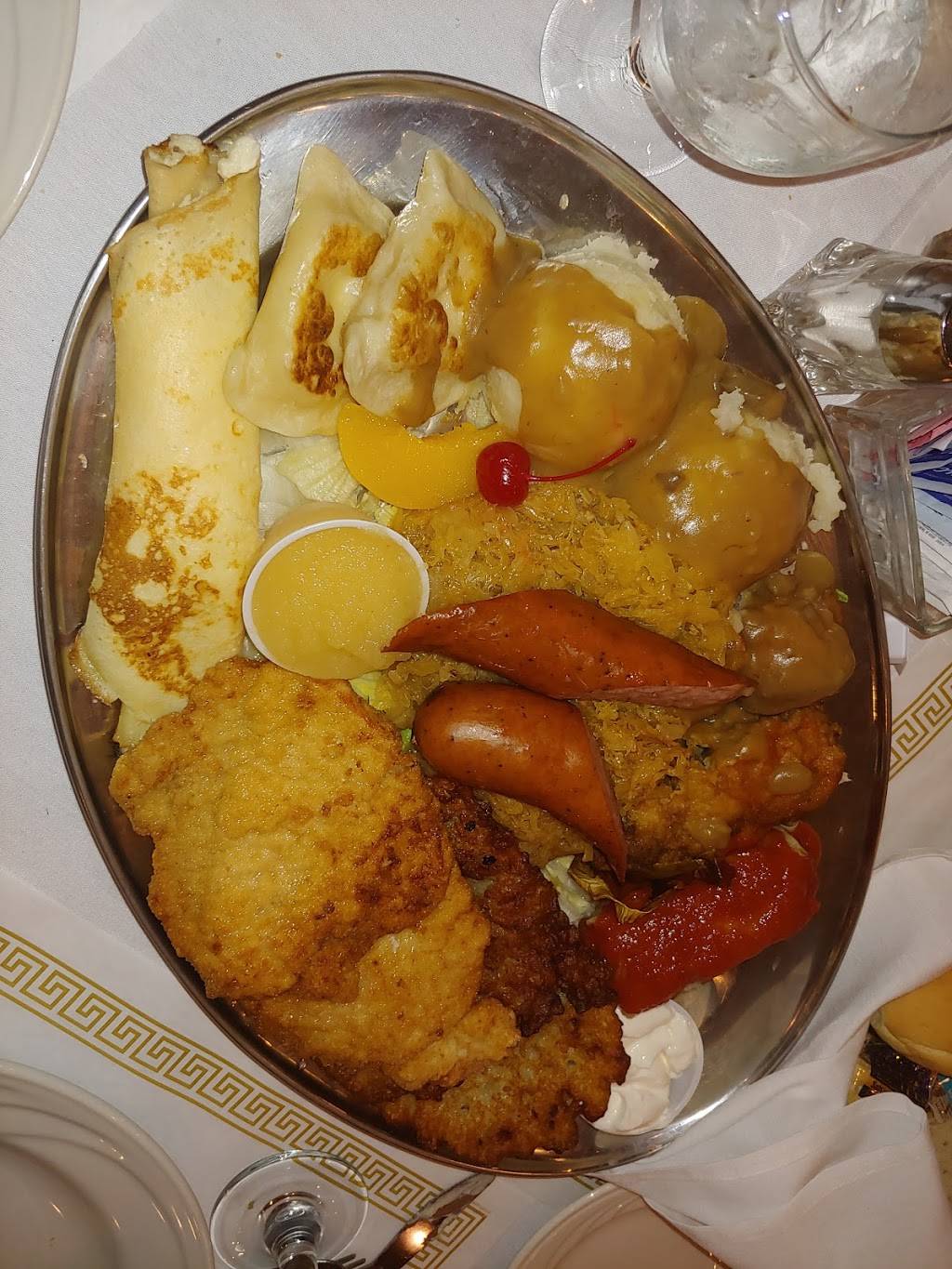 Wawel Royal Castle Polish Bar & Restaurant | restaurant | 2975 E Maple Rd, Troy, MI 48083, USA | 2486893636 OR +1 248-689-3636