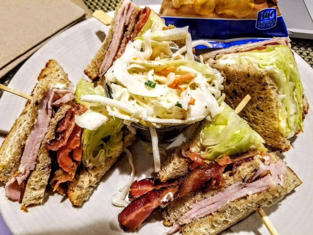 Legal Sea Foods | restaurant | 1 Harborside Drive, Logan Airport Terminal B, Boston, MA 02128, USA | 6175682811 OR +1 617-568-2811